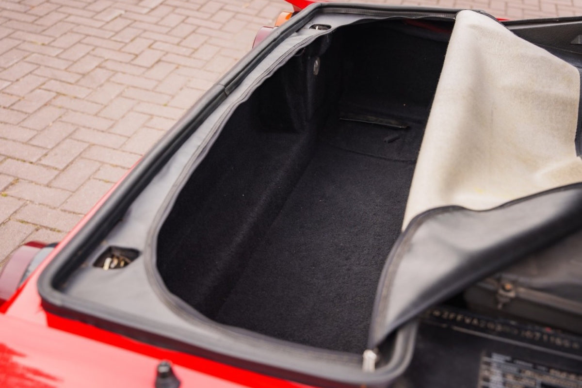 Ferrari 328 GTS 1987, cofre delantero