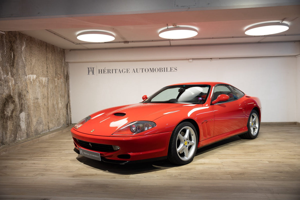 Ferrari 550 Maranello 1997 Rosso Corsa, vista frontal tres cuartos
