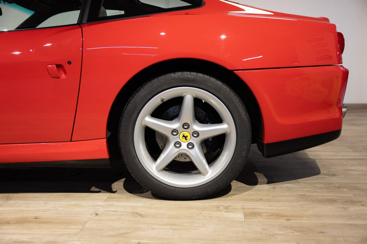 Ferrari 550 Maranello 1997, perfil lateral derecho