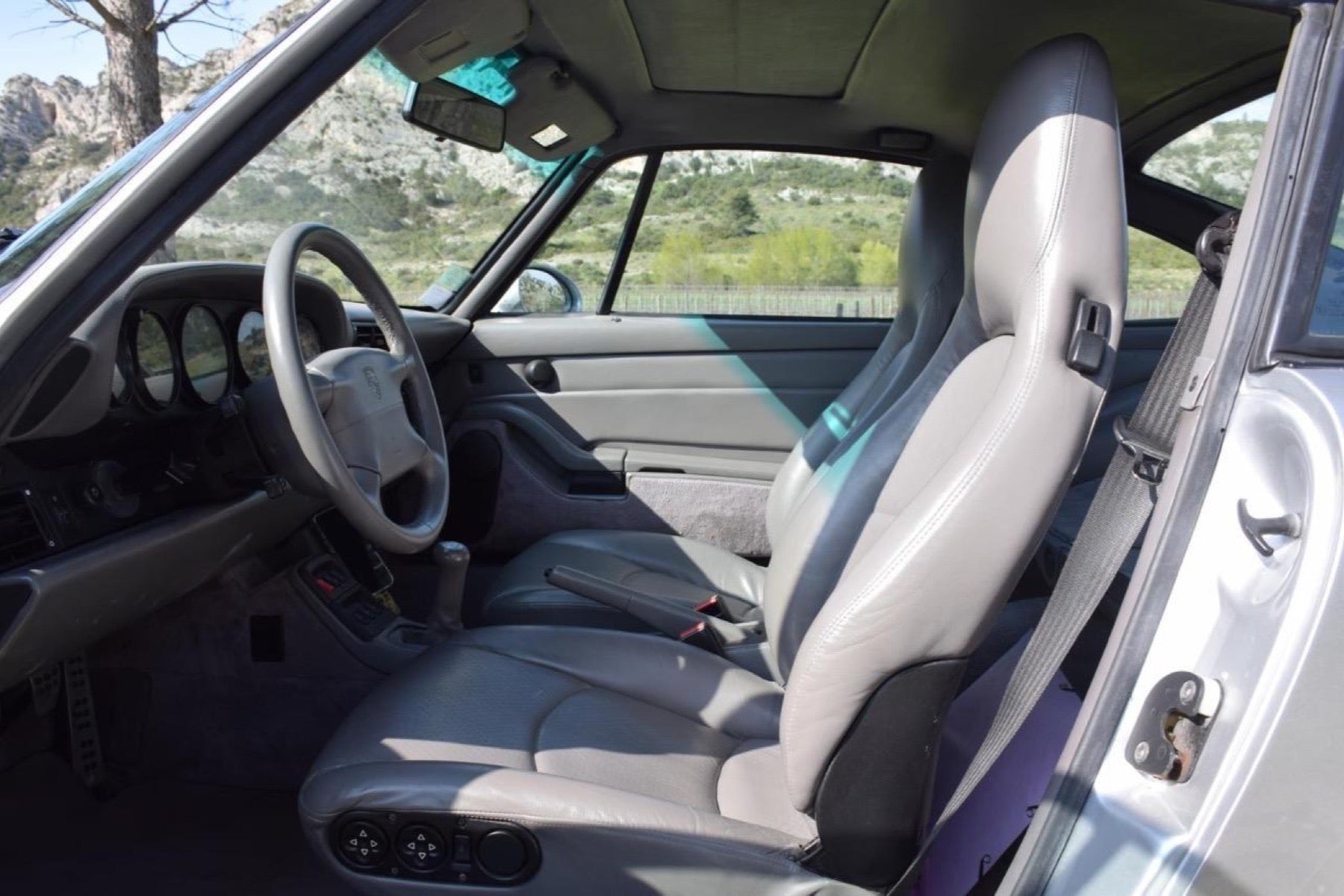 Porsche 993 Carrera 4S 1996 — Gris