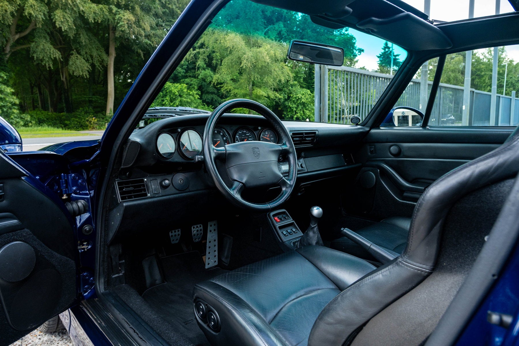 Porsche 993 Turbo 1995 — Iris Blue