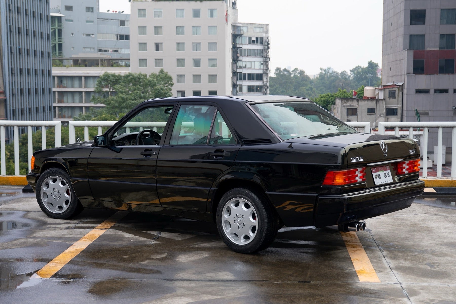 Mercedes-Benz 190E 2.6 1993 negro - foto 7