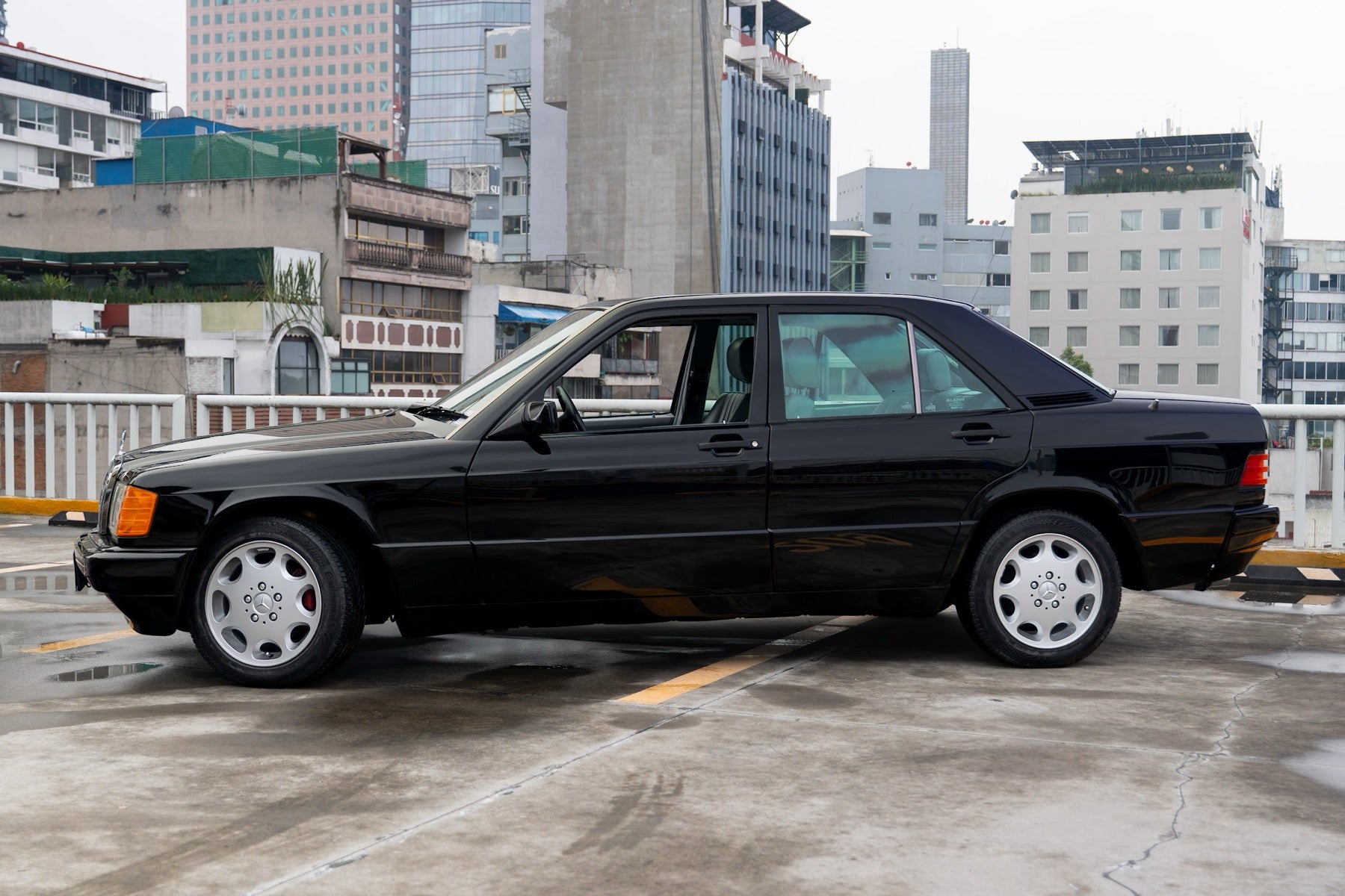 Mercedes-Benz 190E 2.6 1993 negro - foto 10