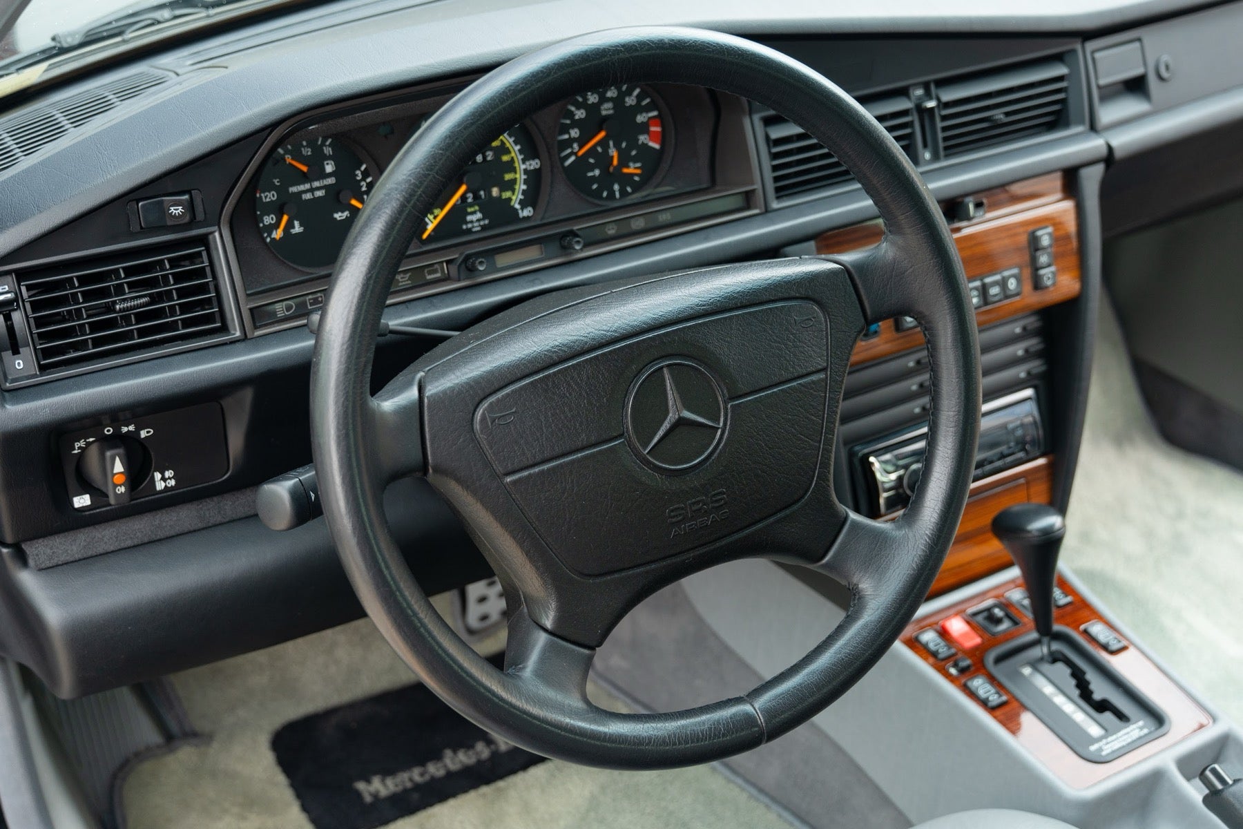 Mercedes-Benz 190E 2.6 1993 negro - foto 13