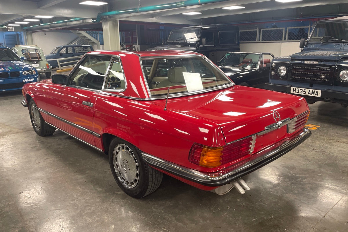 Mercedes 560 SL 1989, tres cuartos trasero derecho