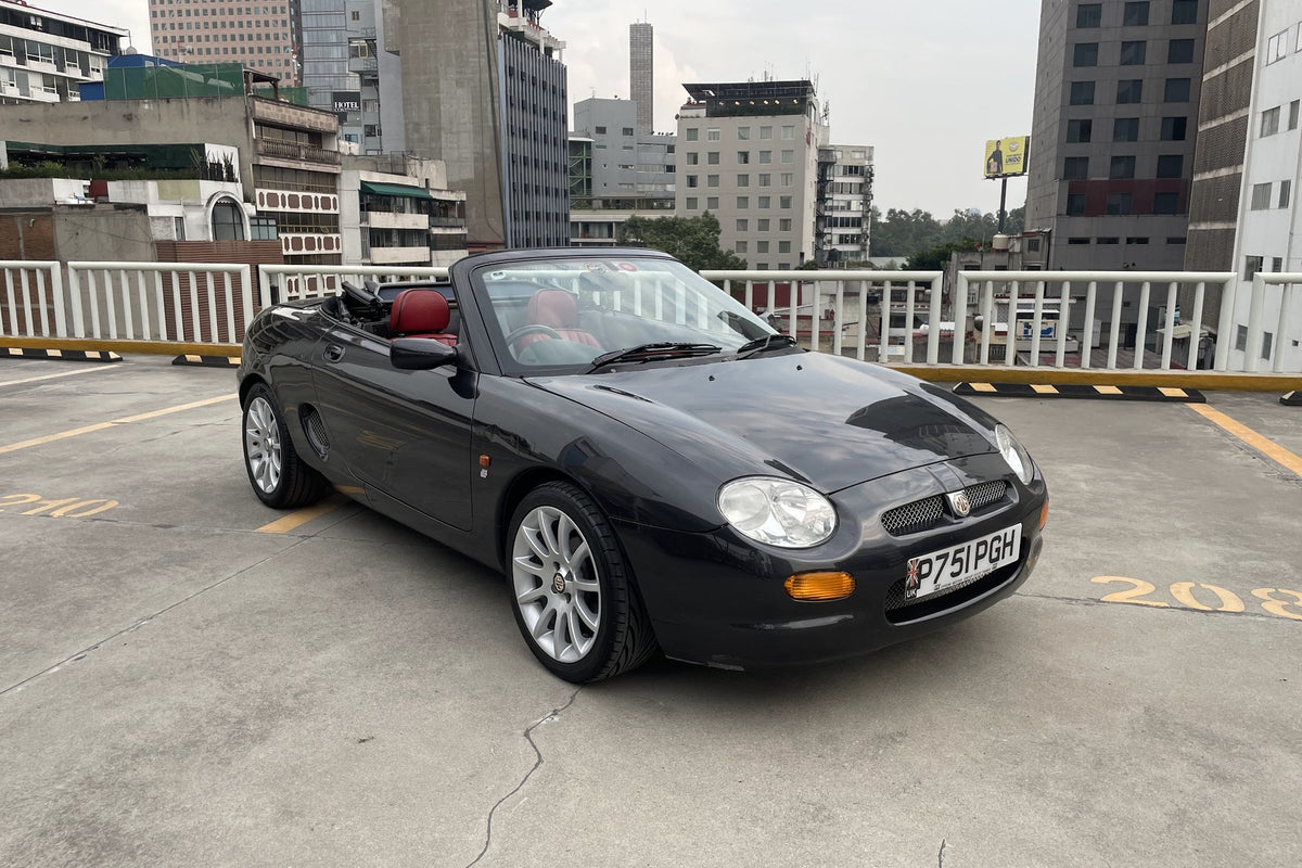 MG MGF 1996, frontal tres cuartos izquierdo