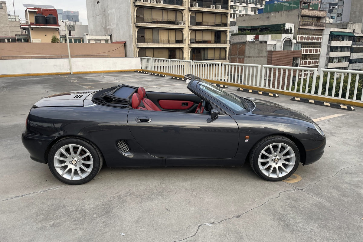 MG MGF 1996, tres cuartos trasero lateral