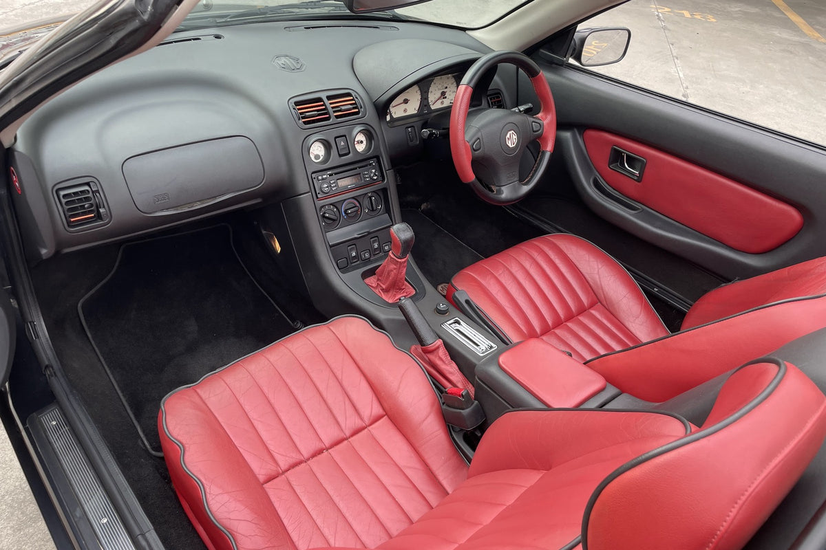 MG MGF 1996, tablero y consola central