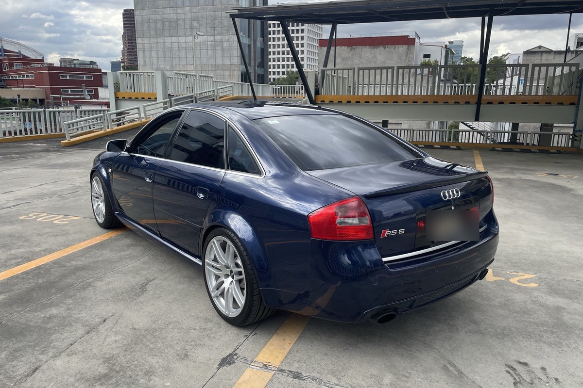 Audi RS6 2004, tres cuartos trasero izquierdo