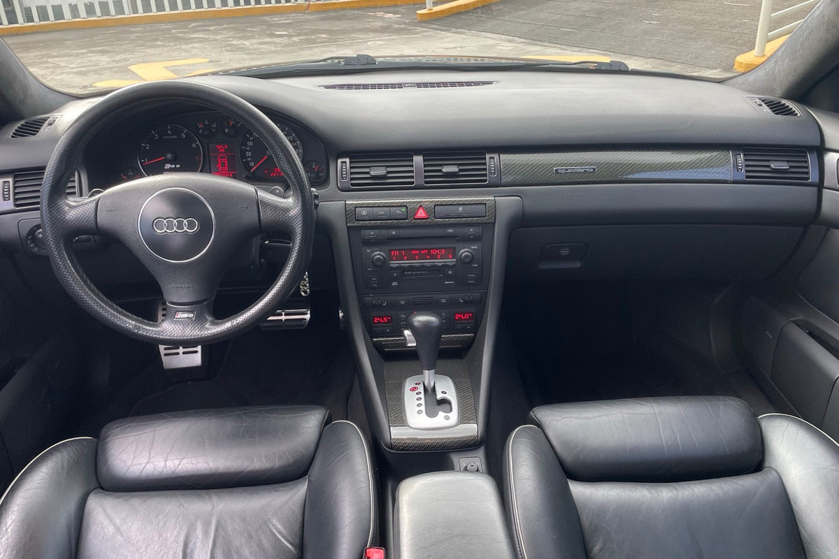 Audi RS6 2004, tablero y consola