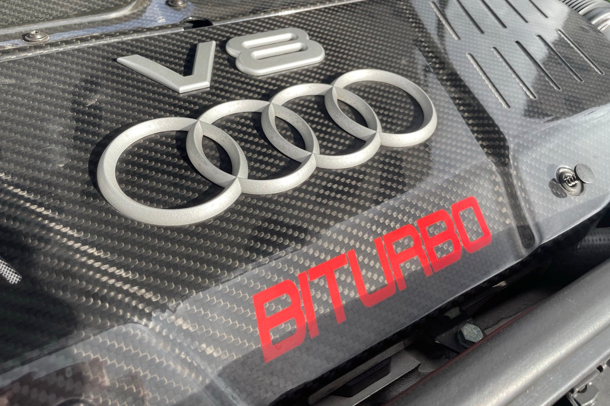 Audi RS6 2004, cubierta del motor V8 biturbo