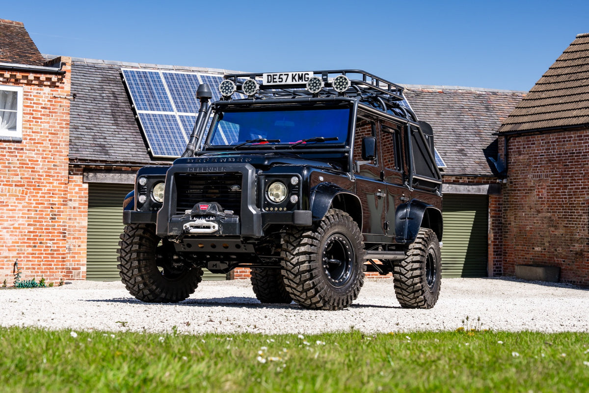 Land Rover Defender 110 Spectre Replica negro - imagen principal