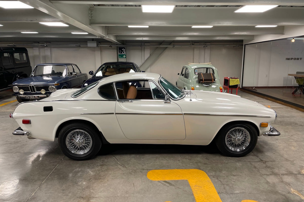 Volvo P1800 1972, perfil lateral izquierdo