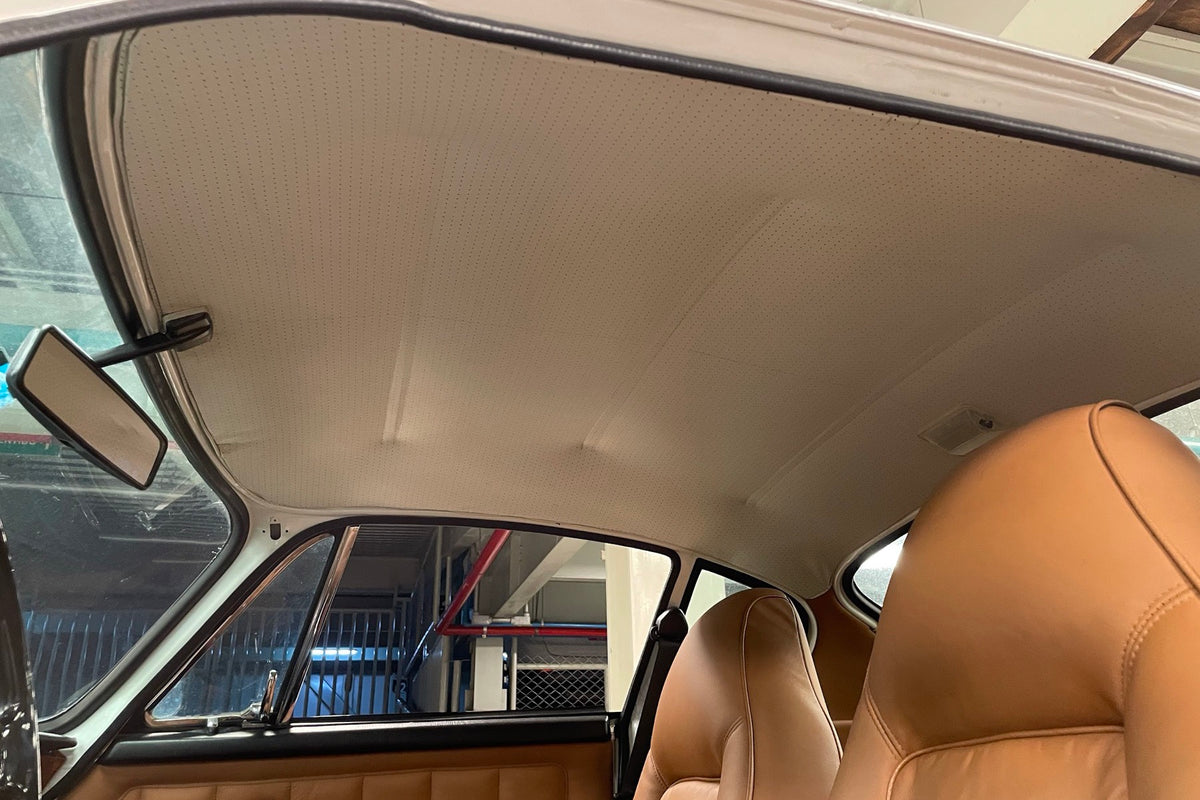 Volvo P1800 1972, interior y cielo